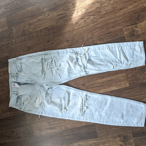 American Eagle highest rise mom jean. - Picture 1 of 5